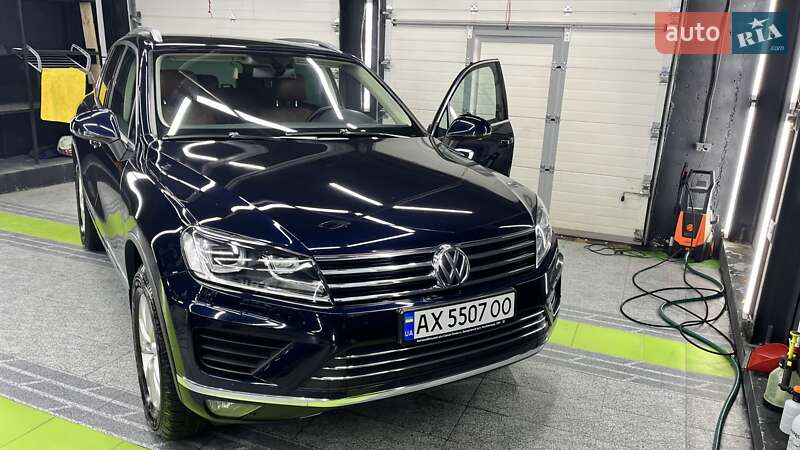 Внедорожник / Кроссовер Volkswagen Touareg 2015 в 
