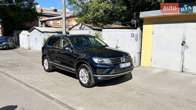 Позашляховик / Кросовер Volkswagen Touareg 2015 в Запоріжжі