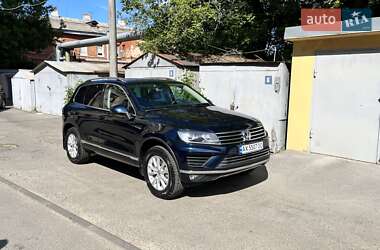 Внедорожник / Кроссовер Volkswagen Touareg 2015 в 