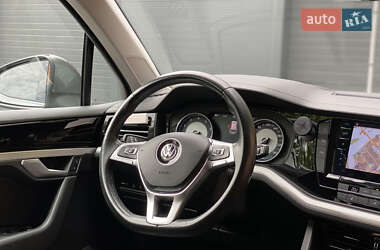 Позашляховик / Кросовер Volkswagen Touareg 2019 в 