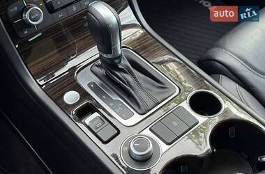 Внедорожник / Кроссовер Volkswagen Touareg 2014 в 