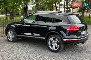 Внедорожник / Кроссовер Volkswagen Touareg 2014 в 