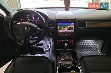 Внедорожник / Кроссовер Volkswagen Touareg 2011 в 