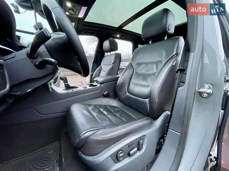 Внедорожник / Кроссовер Volkswagen Touareg 2016 в Сумах