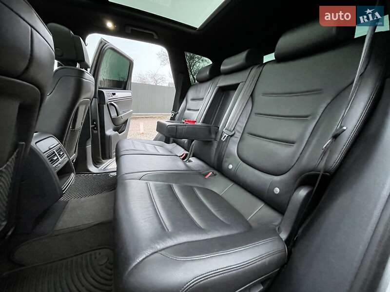 Внедорожник / Кроссовер Volkswagen Touareg 2016 в Сумах