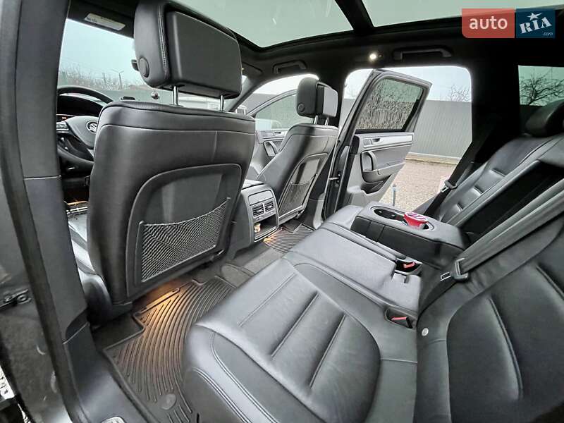 Внедорожник / Кроссовер Volkswagen Touareg 2016 в Сумах