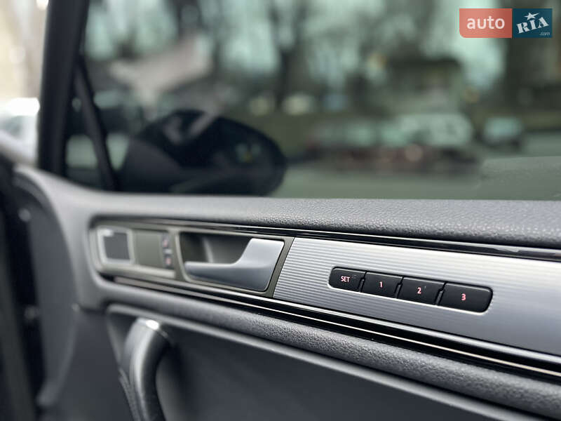 Позашляховик / Кросовер Volkswagen Touareg 2014 в Хмельницькому