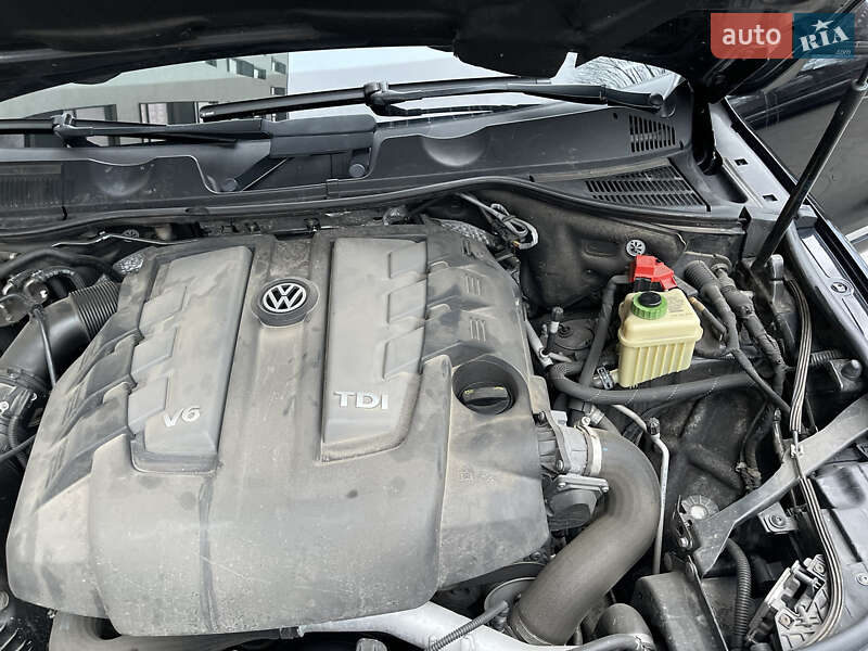 Позашляховик / Кросовер Volkswagen Touareg 2014 в Хмельницькому