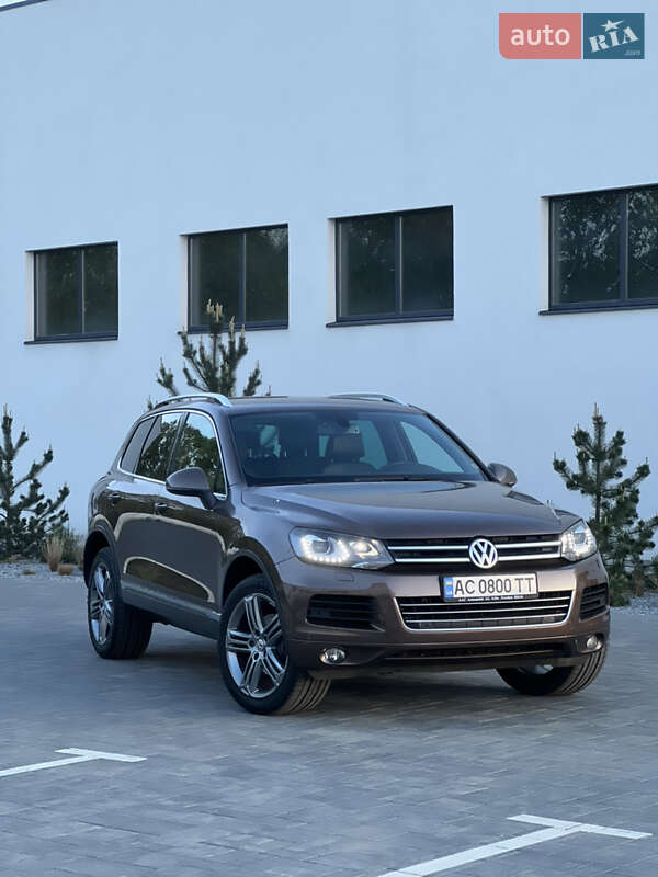 Позашляховик / Кросовер Volkswagen Touareg 2013 в 