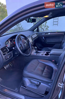Позашляховик / Кросовер Volkswagen Touareg 2013 в 
