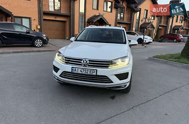 Внедорожник / Кроссовер Volkswagen Touareg 2016 в Киеве