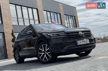 Внедорожник / Кроссовер Volkswagen Touareg 2020 в Киеве
