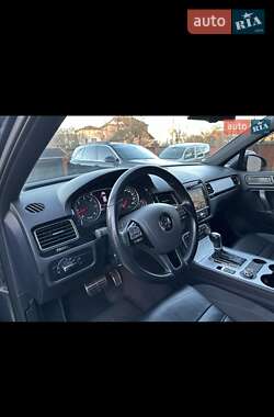 Внедорожник / Кроссовер Volkswagen Touareg 2011 в 