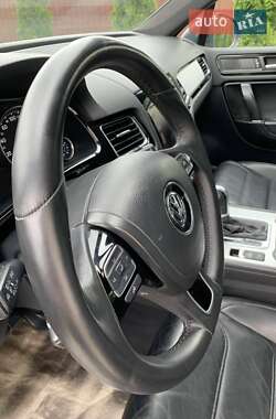 Позашляховик / Кросовер Volkswagen Touareg 2011 в 