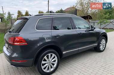 Позашляховик / Кросовер Volkswagen Touareg 2011 в 