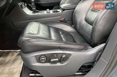 Позашляховик / Кросовер Volkswagen Touareg 2011 в 