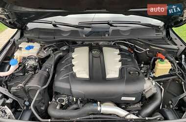 Позашляховик / Кросовер Volkswagen Touareg 2011 в 