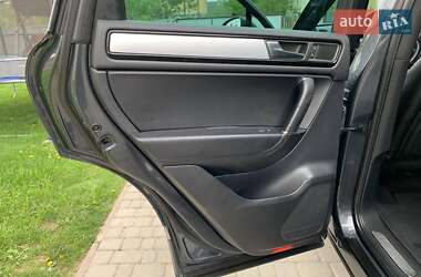 Позашляховик / Кросовер Volkswagen Touareg 2011 в 
