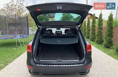 Позашляховик / Кросовер Volkswagen Touareg 2011 в 