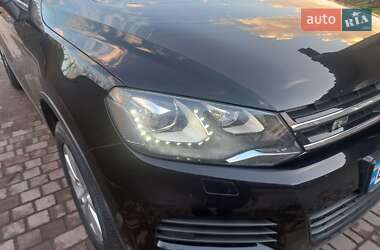 Внедорожник / Кроссовер Volkswagen Touareg 2011 в 
