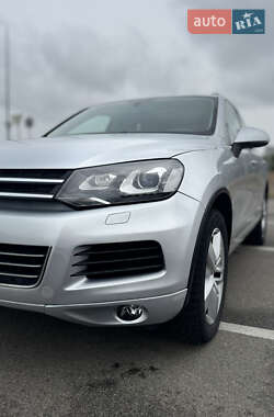 Внедорожник / Кроссовер Volkswagen Touareg 2012 в Киеве