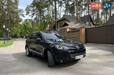 Позашляховик / Кросовер Volkswagen Touareg 2012 в 