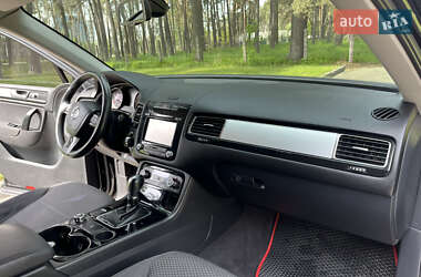 Позашляховик / Кросовер Volkswagen Touareg 2012 в 