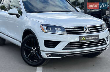 Позашляховик / Кросовер Volkswagen Touareg 2017 в 