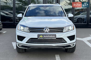 Позашляховик / Кросовер Volkswagen Touareg 2017 в 
