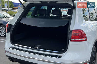 Позашляховик / Кросовер Volkswagen Touareg 2017 в 