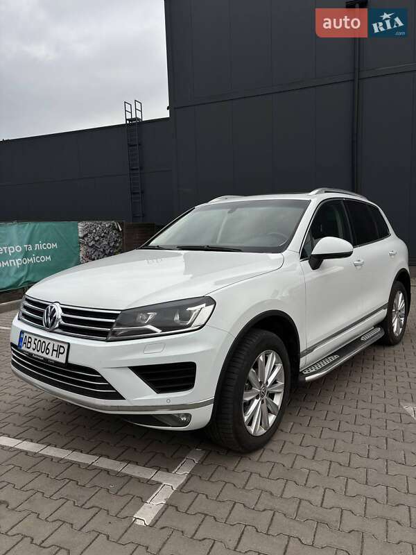Внедорожник / Кроссовер Volkswagen Touareg 2015 в Киеве
