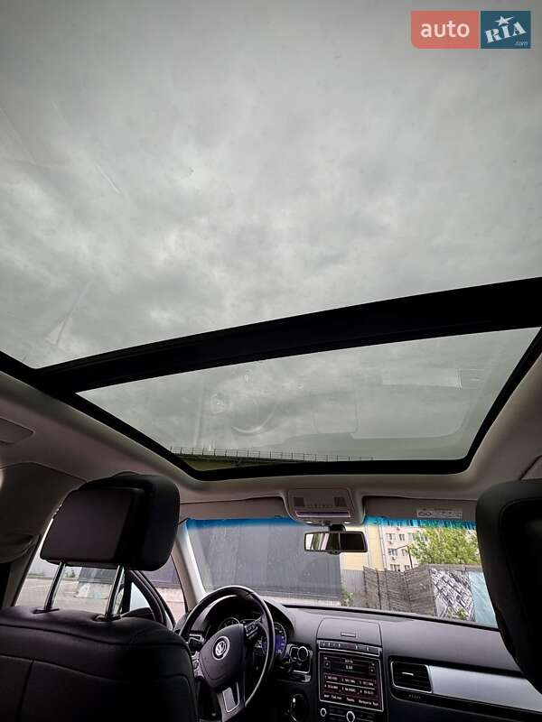 Внедорожник / Кроссовер Volkswagen Touareg 2015 в Киеве