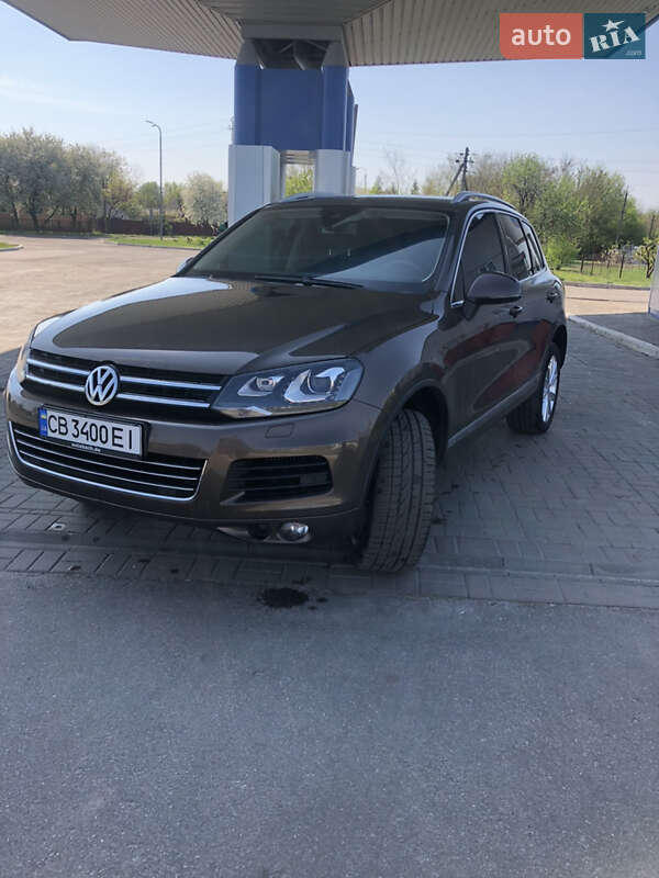 Внедорожник / Кроссовер Volkswagen Touareg 2013 в 