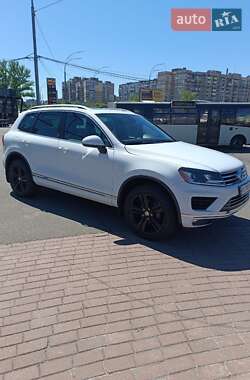 Позашляховик / Кросовер Volkswagen Touareg 2016 в 