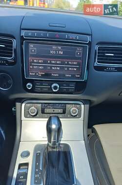 Позашляховик / Кросовер Volkswagen Touareg 2016 в 