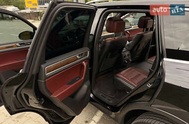 Внедорожник / Кроссовер Volkswagen Touareg 2011 в 