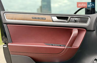 Внедорожник / Кроссовер Volkswagen Touareg 2011 в 