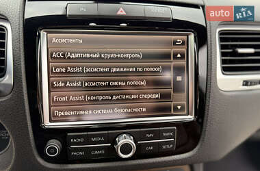 Внедорожник / Кроссовер Volkswagen Touareg 2011 в 