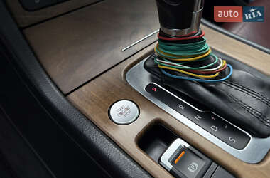 Внедорожник / Кроссовер Volkswagen Touareg 2011 в 