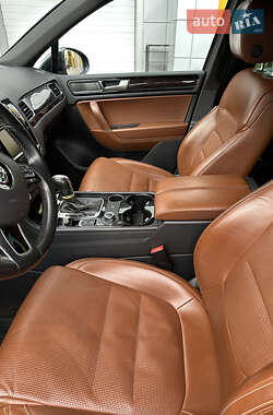 Внедорожник / Кроссовер Volkswagen Touareg 2013 в 
