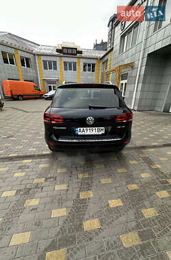 Внедорожник / Кроссовер Volkswagen Touareg 2013 в 