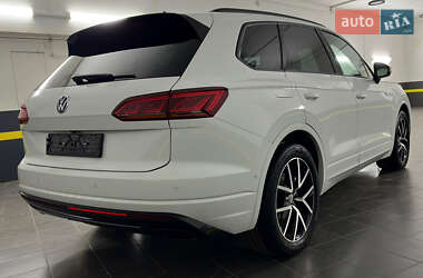 Внедорожник / Кроссовер Volkswagen Touareg 2021 в 