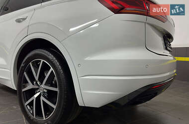 Внедорожник / Кроссовер Volkswagen Touareg 2021 в 