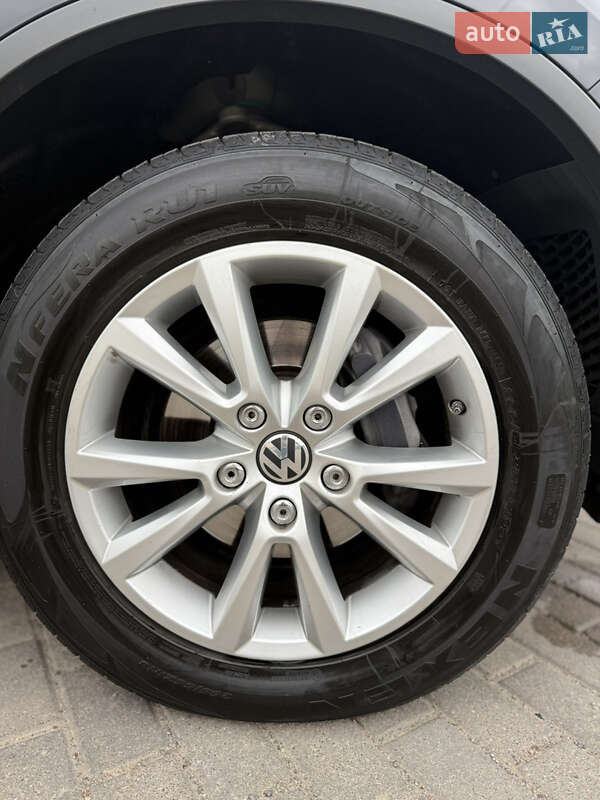 Позашляховик / Кросовер Volkswagen Touareg 2014 в Вінниці