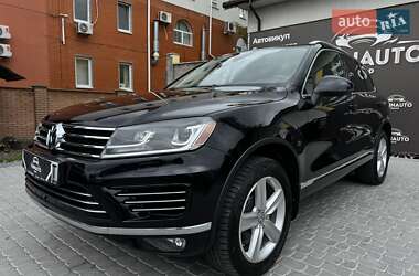 Внедорожник / Кроссовер Volkswagen Touareg 2015 в 