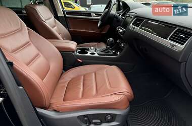 Внедорожник / Кроссовер Volkswagen Touareg 2015 в 