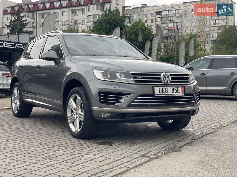 Позашляховик / Кросовер Volkswagen Touareg 2016 в Чернівцях