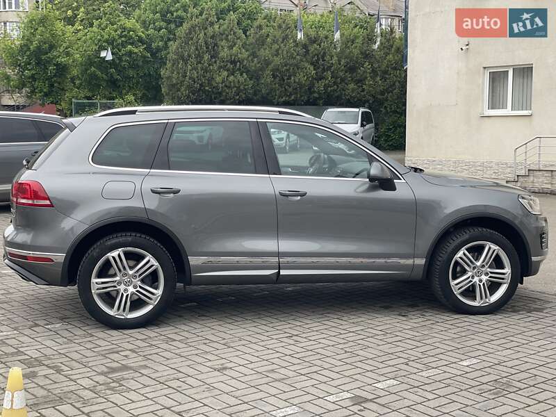 Позашляховик / Кросовер Volkswagen Touareg 2016 в Чернівцях