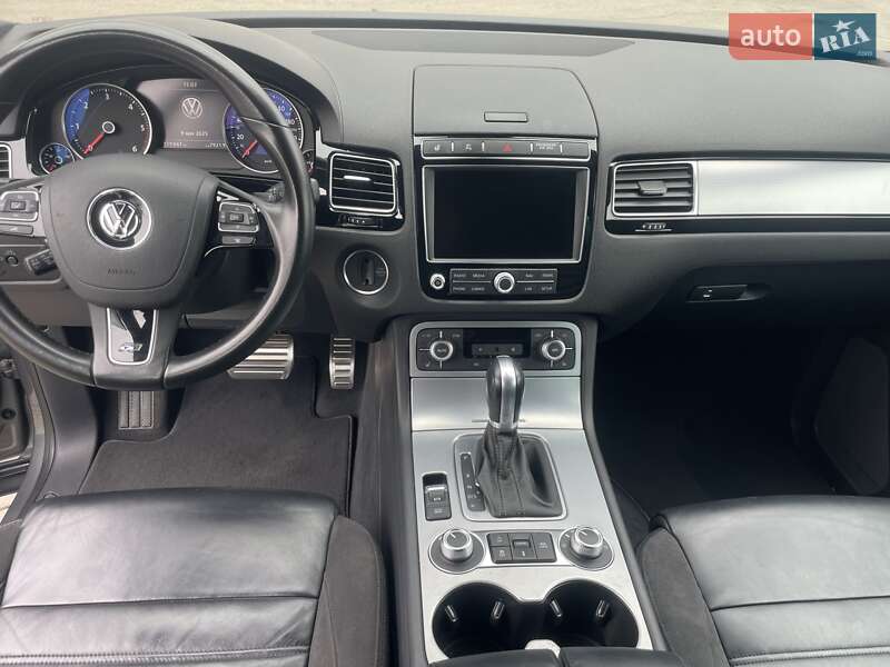 Позашляховик / Кросовер Volkswagen Touareg 2016 в Чернівцях