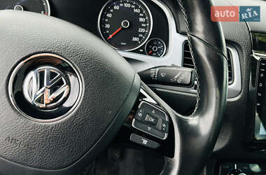 Внедорожник / Кроссовер Volkswagen Touareg 2012 в 